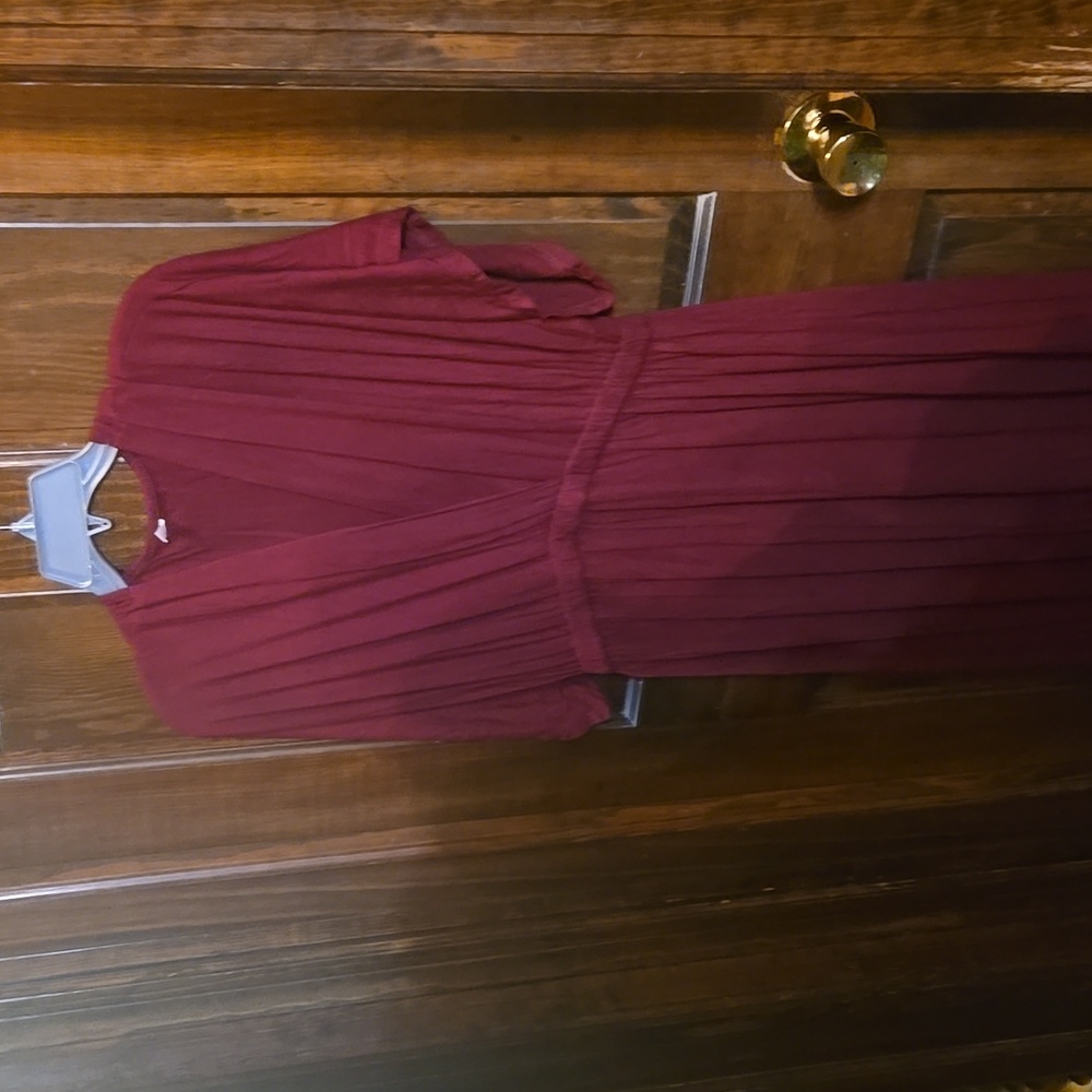 Elegant Burgundy Midi Dress